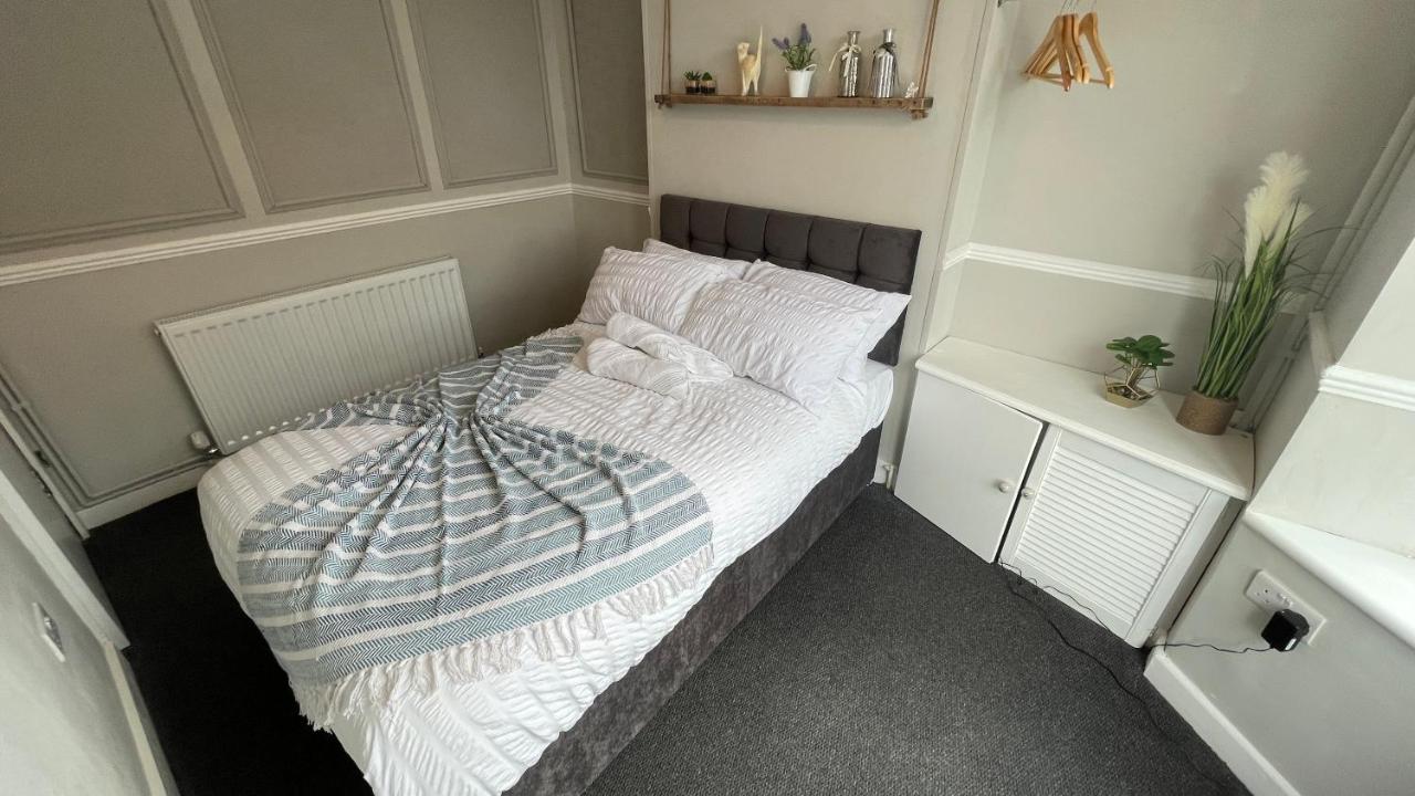 Spacious 6 Bed Home Near City & Albion Stadium Perfect For Contractors! Birmingham Dış mekan fotoğraf