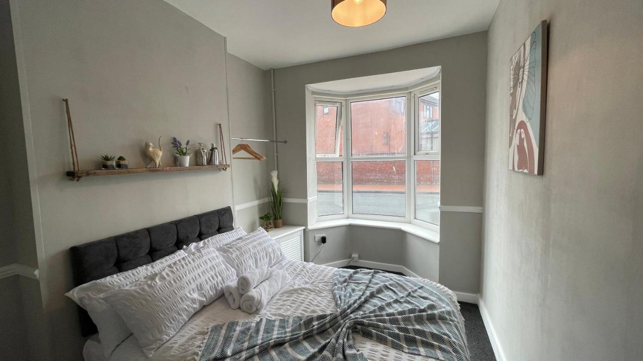 Spacious 6 Bed Home Near City & Albion Stadium Perfect For Contractors! Birmingham Dış mekan fotoğraf