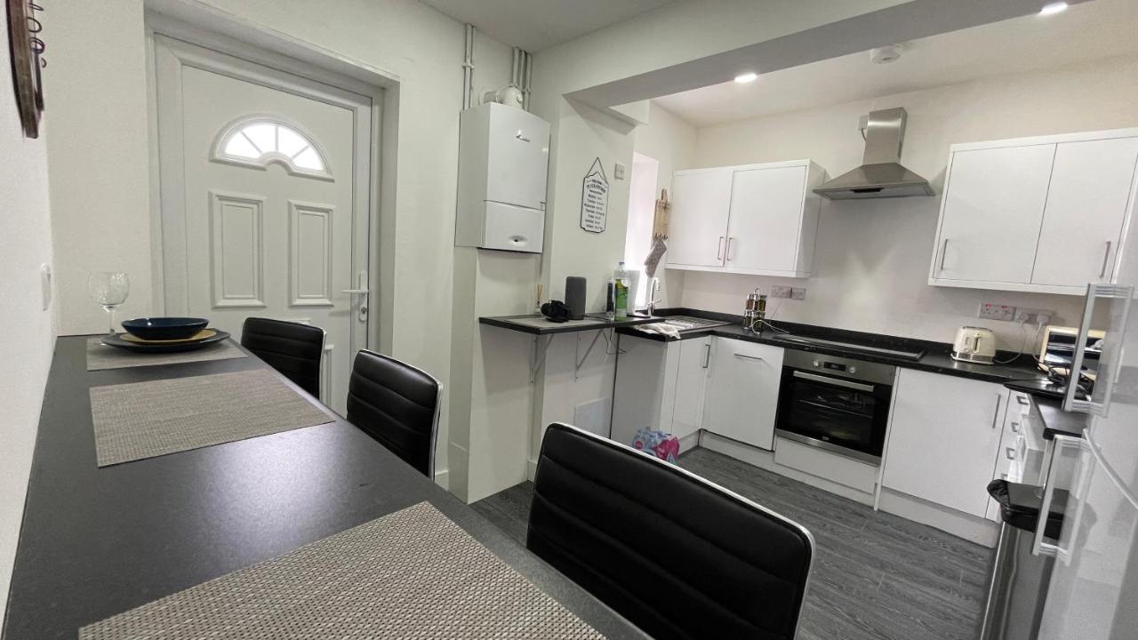 Spacious 6 Bed Home Near City & Albion Stadium Perfect For Contractors! Birmingham Dış mekan fotoğraf