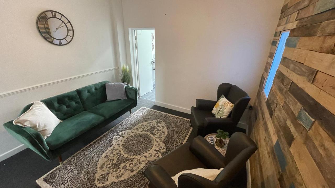 Spacious 6 Bed Home Near City & Albion Stadium Perfect For Contractors! Birmingham Dış mekan fotoğraf