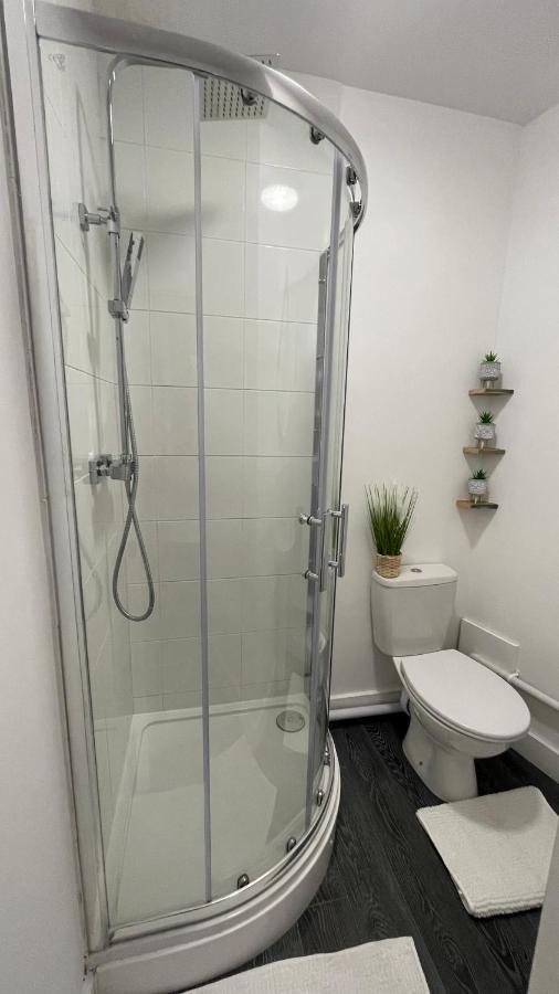 Spacious 6 Bed Home Near City & Albion Stadium Perfect For Contractors! Birmingham Dış mekan fotoğraf