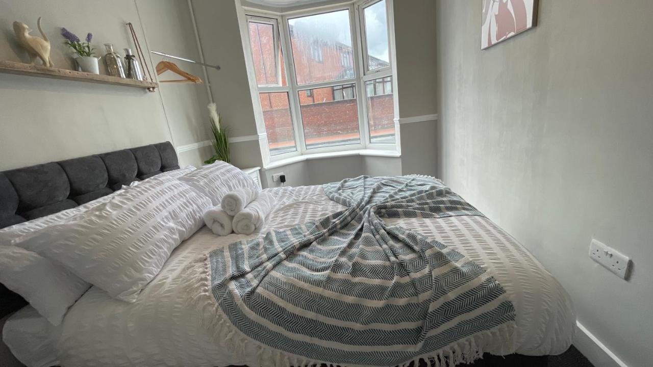 Spacious 6 Bed Home Near City & Albion Stadium Perfect For Contractors! Birmingham Dış mekan fotoğraf